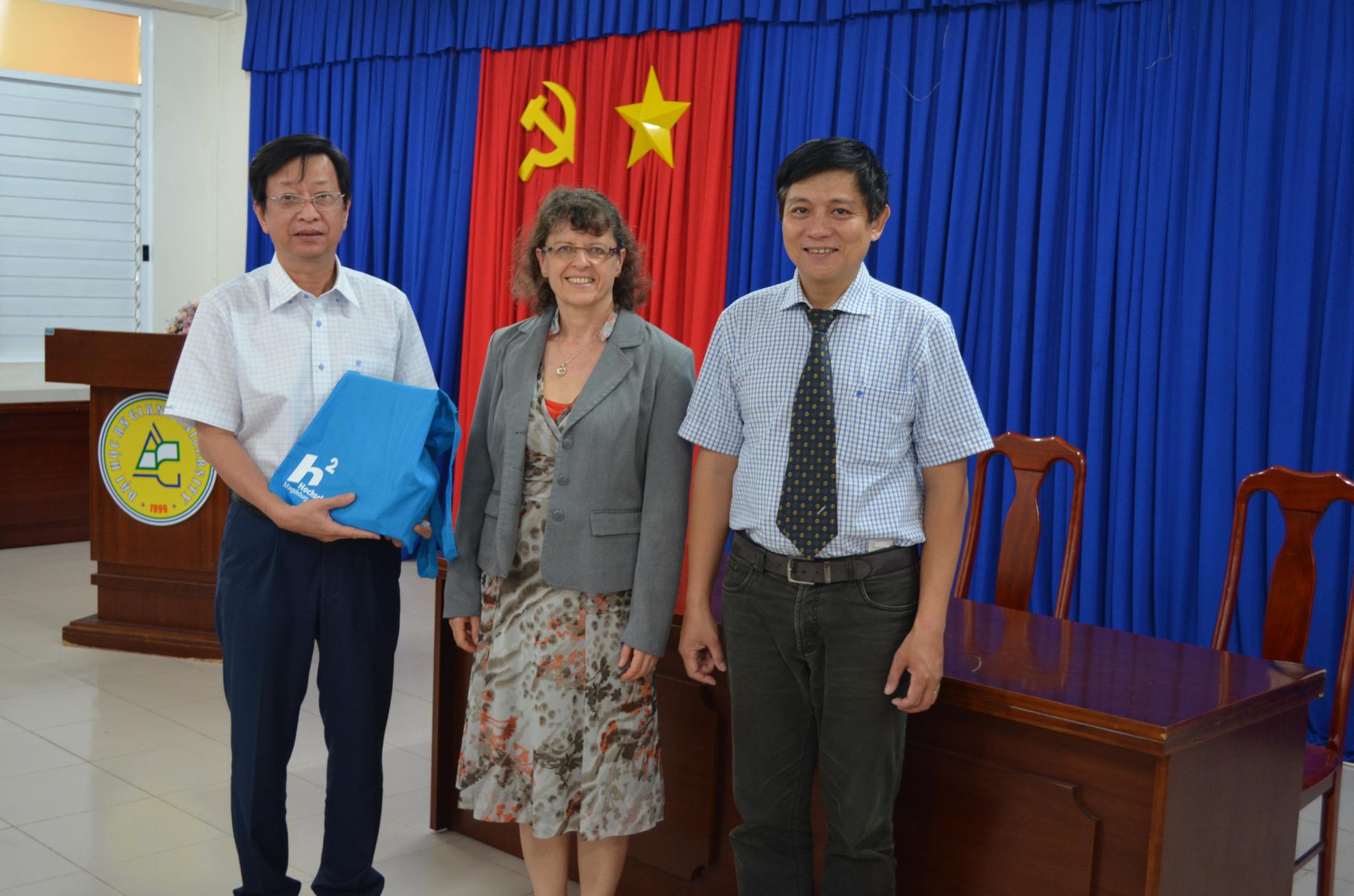 Kick-off meeting of the CLIENT II project SAND! at An Giang University in Vietnam (with Prof. Dr. Petra Schneider and Prof. Dr. Le Hung Anh, right), 2019.