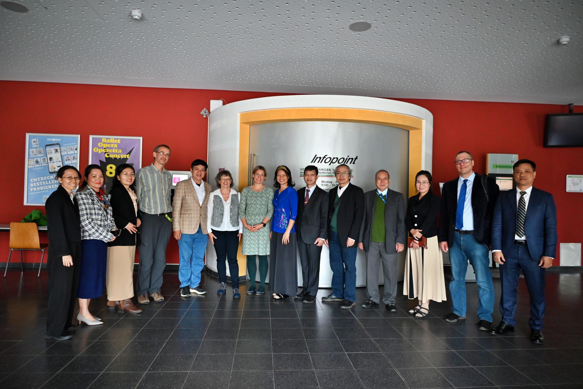 In 2024, ten Vietnamese guests also visited the university in Magdeburg-Stendal as part of a study trip organised as part of the RENO-TITAN project.