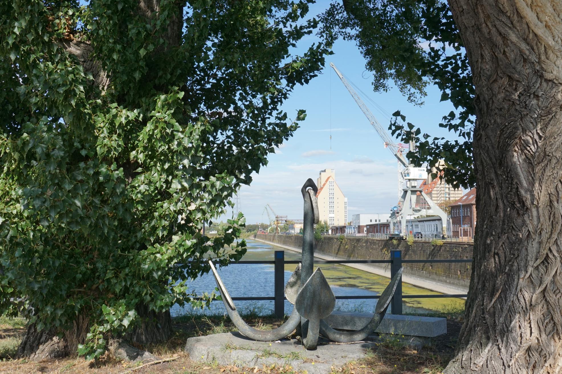 Historische Speicher werden saniert und umgenutzt - Forschung, Unternehmen, Wohnen und Freizeit greifen ineinander. Bild: Niclas Schuster. Historische Speicher werden saniert und umgenutzt - Forschung, Unternehmen, Wohnen und Freizeit greifen ineinander. Bild: Niclas Schuster.