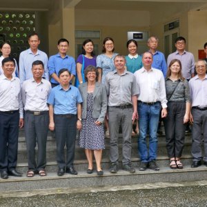 Gruppenbild vom RENO-TITAN-Auftakttreffen am INST (Institute of Nuclear Science and Technology) in Hanoi.  |  Bild: Conrad Dorer