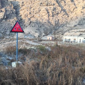 Warnung vor radiologischen Risiken am Tailings Pond Tuyuk Suu in Min Kush